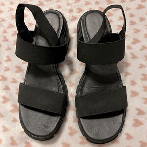 MADDEN GIRL Black Chunky Sandals ⭐️